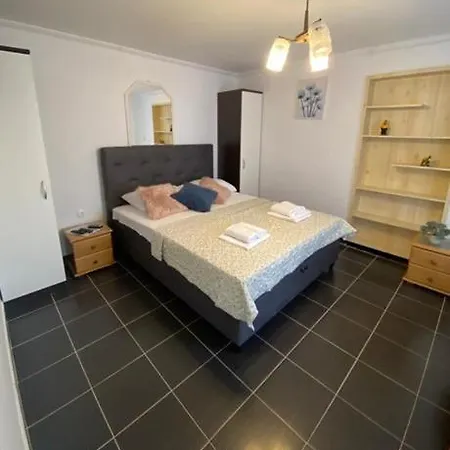 Dvorski Apartment *