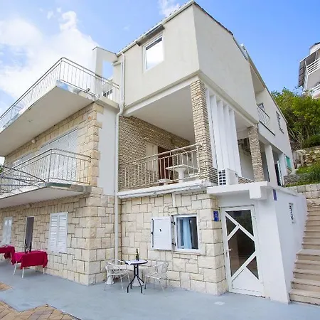 Dvorski * Baška Voda