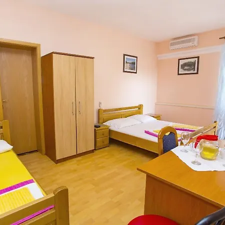 Dvorski Appartement *