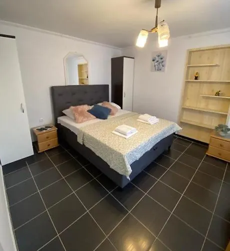 Dvorski アパート *